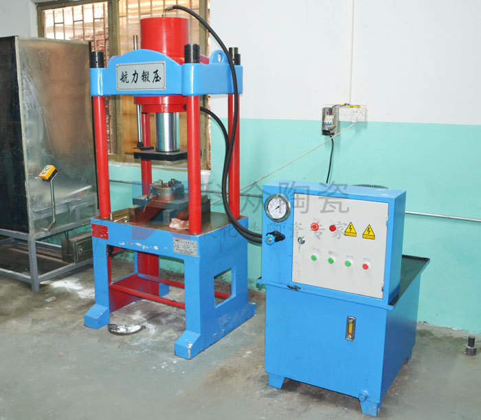 工業陶瓷干壓成型時應注意什么?