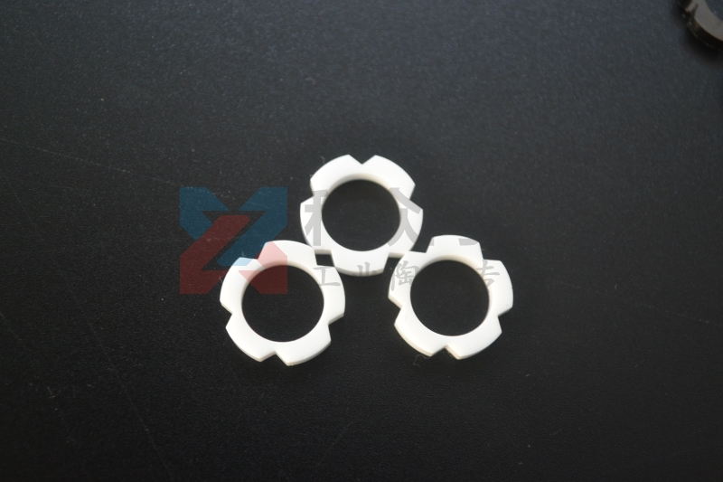 陶瓷飾品是由哪些工業陶瓷制作而成呢？