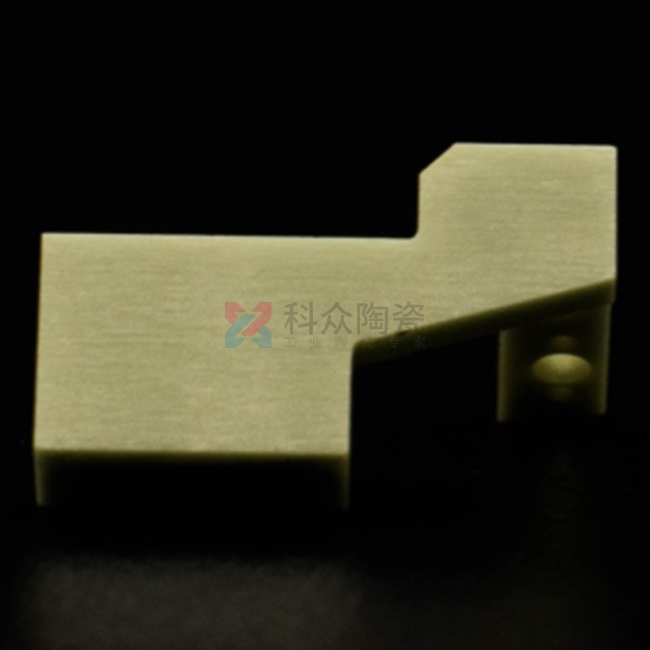 在工業行業中，科眾陶瓷廠是一家生產氧化鋯氧化鋁陶瓷零件廠家，在加工工藝上有特殊的優勢存在，今天給大家介紹一種加工成型工藝，陶瓷注塑加工。